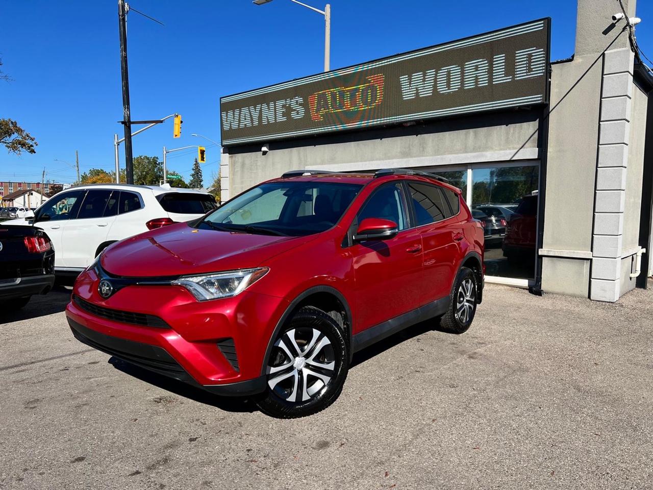 2017 Toyota RAV4 LE Photo0