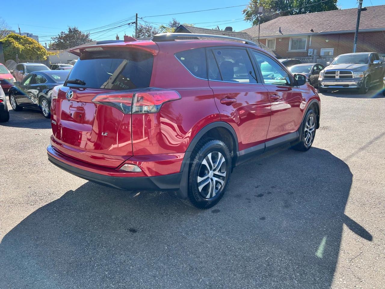 2017 Toyota RAV4 LE Photo4