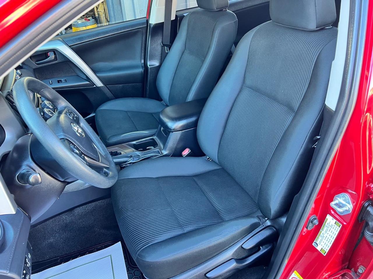 2017 Toyota RAV4 LE Photo
