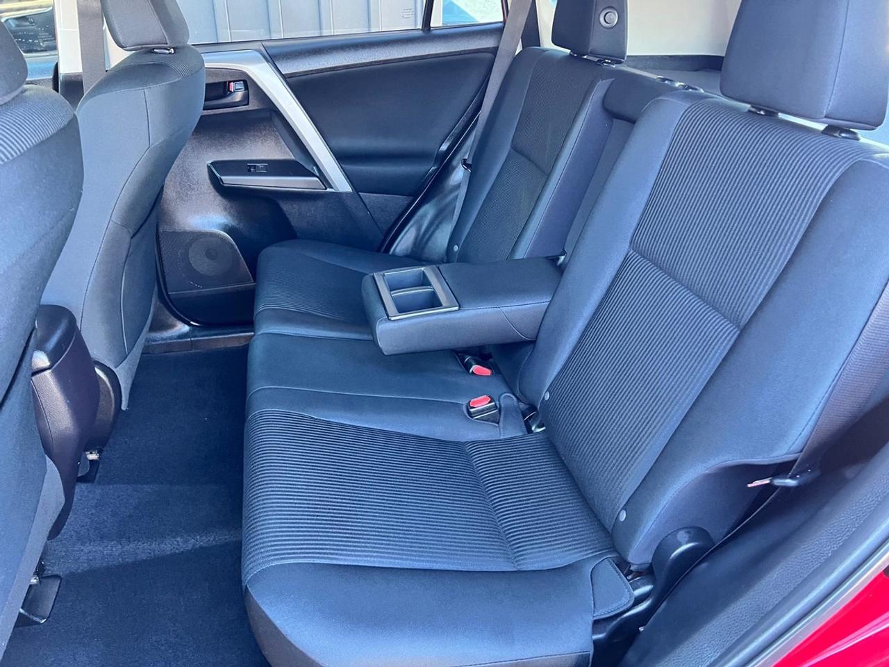 2017 Toyota RAV4 LE Photo