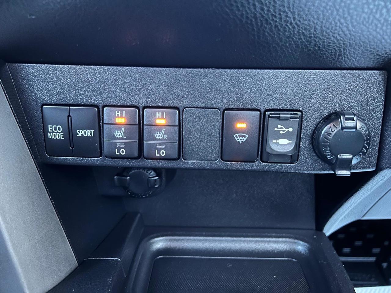 2017 Toyota RAV4 LE Photo