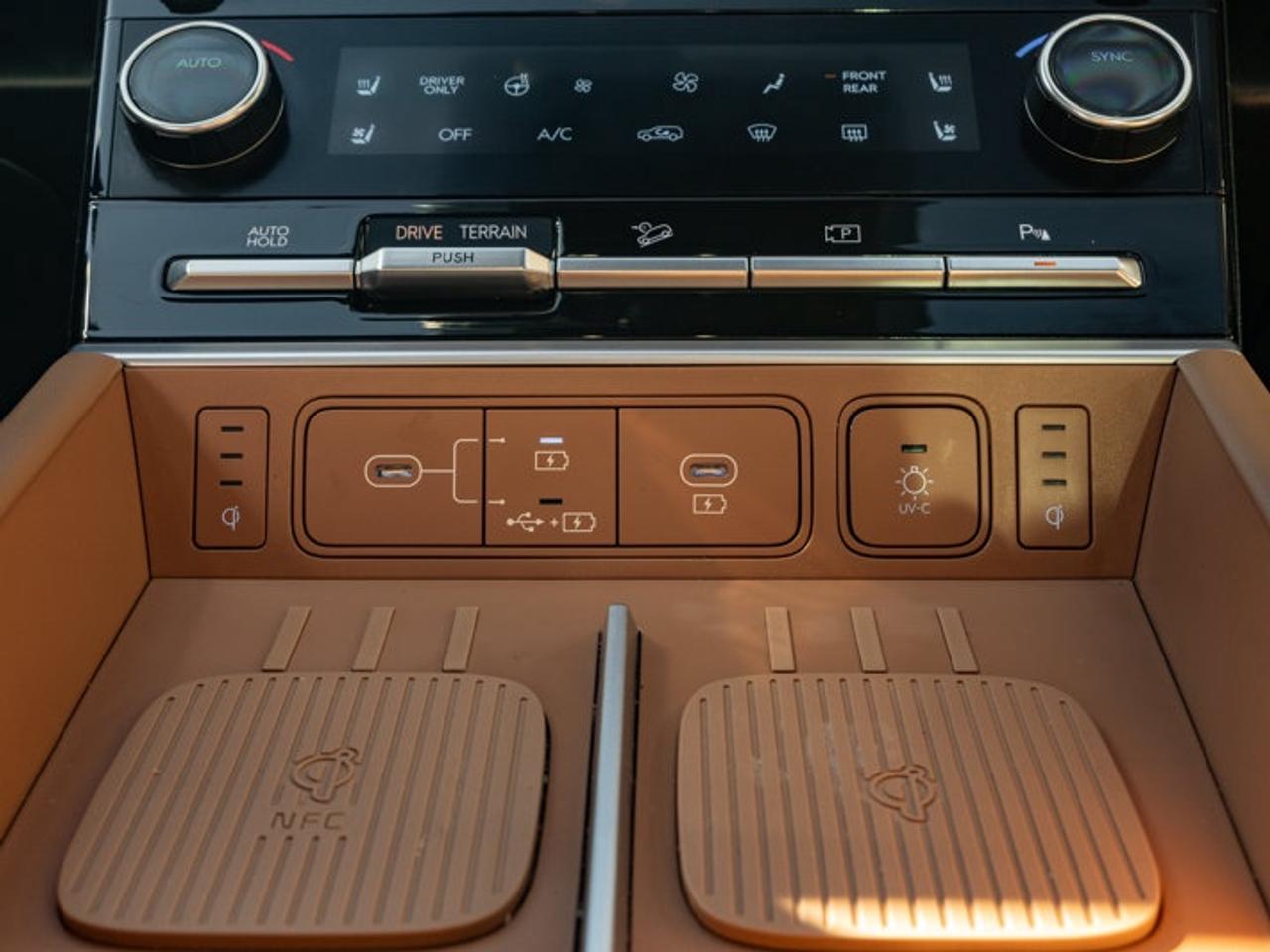 2024 Hyundai Santa Fe Hybrid Ultimate Calligraphy NHL Special Ed Photo