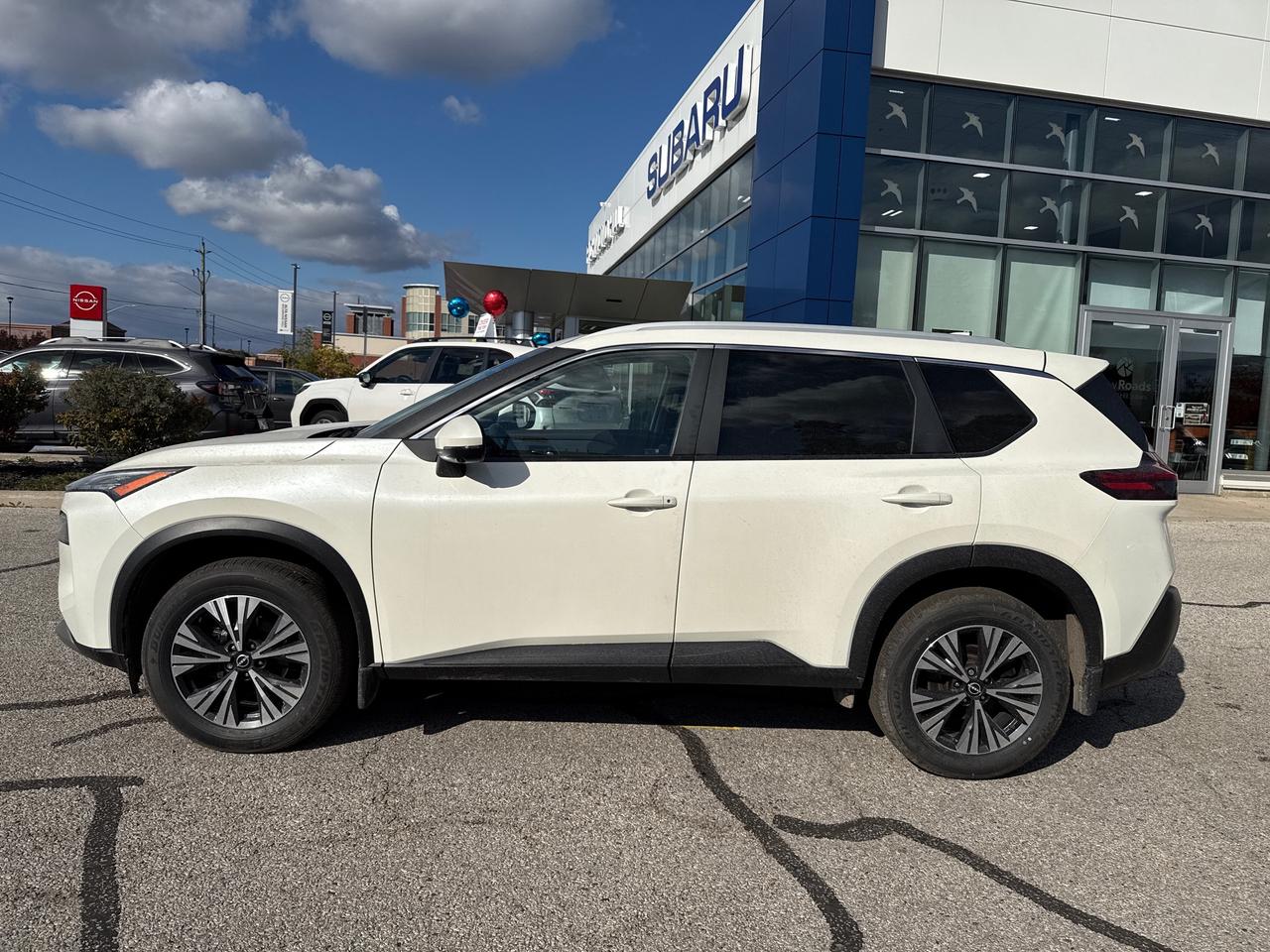 2023 Nissan Rogue SV Moonroof NO ACCIDENTS LOW KM! Photo