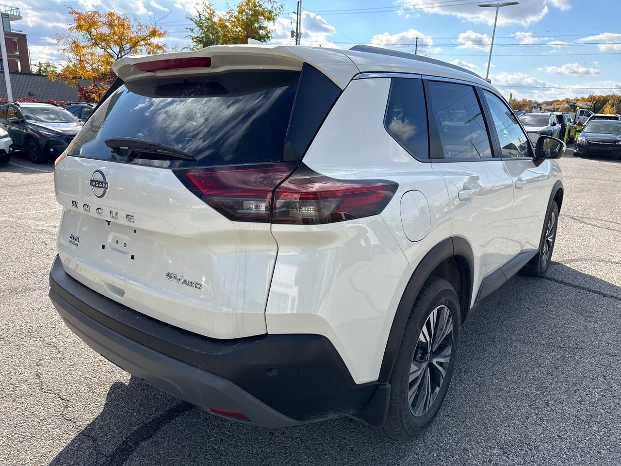 2023 Nissan Rogue SV Moonroof NO ACCIDENTS LOW KM! Photo