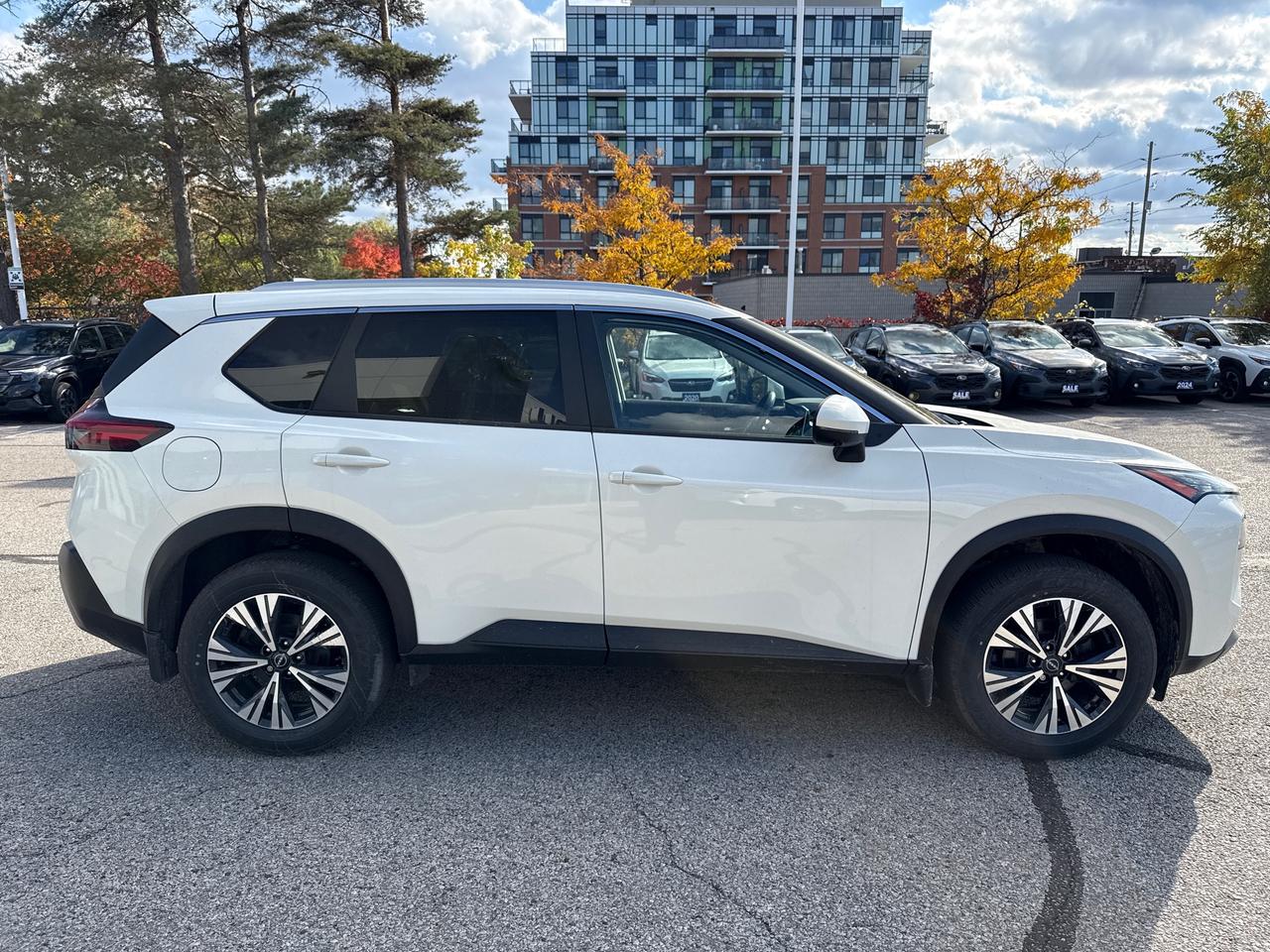 2023 Nissan Rogue SV Moonroof NO ACCIDENTS LOW KM! Photo