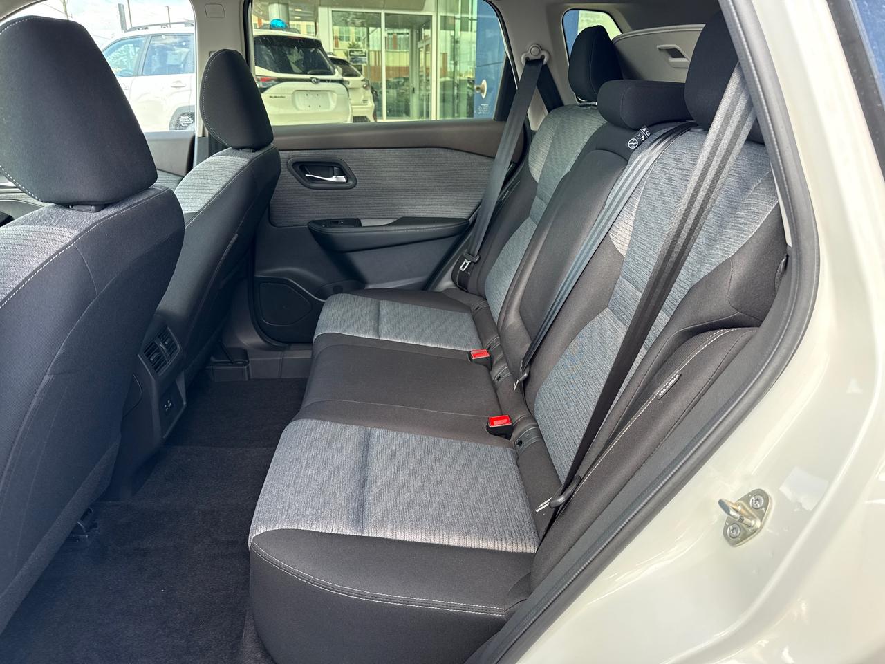 2023 Nissan Rogue SV Moonroof NO ACCIDENTS LOW KM! Photo