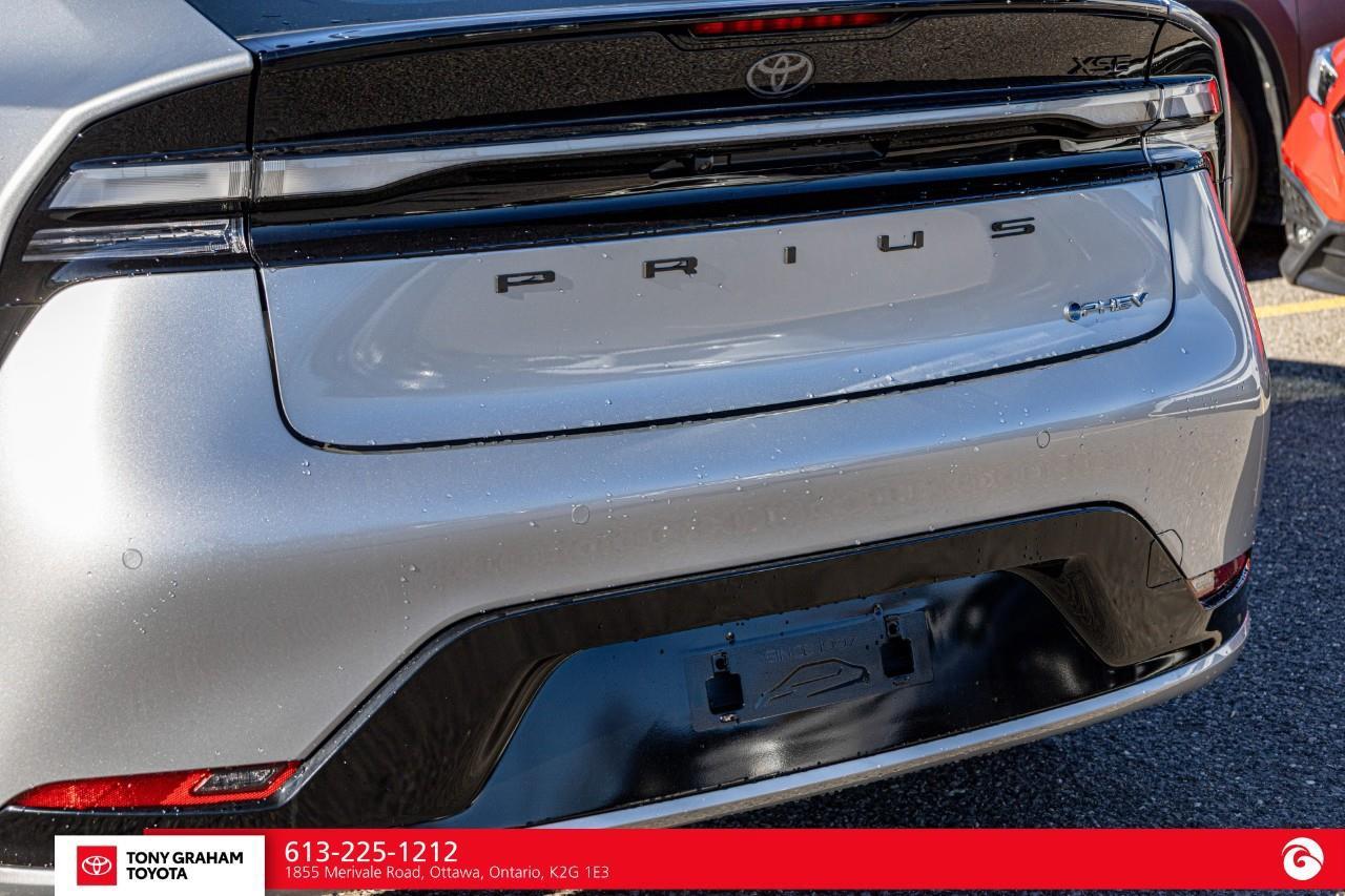 2027 Toyota Prius Plug-In Hybrid XSE Photo