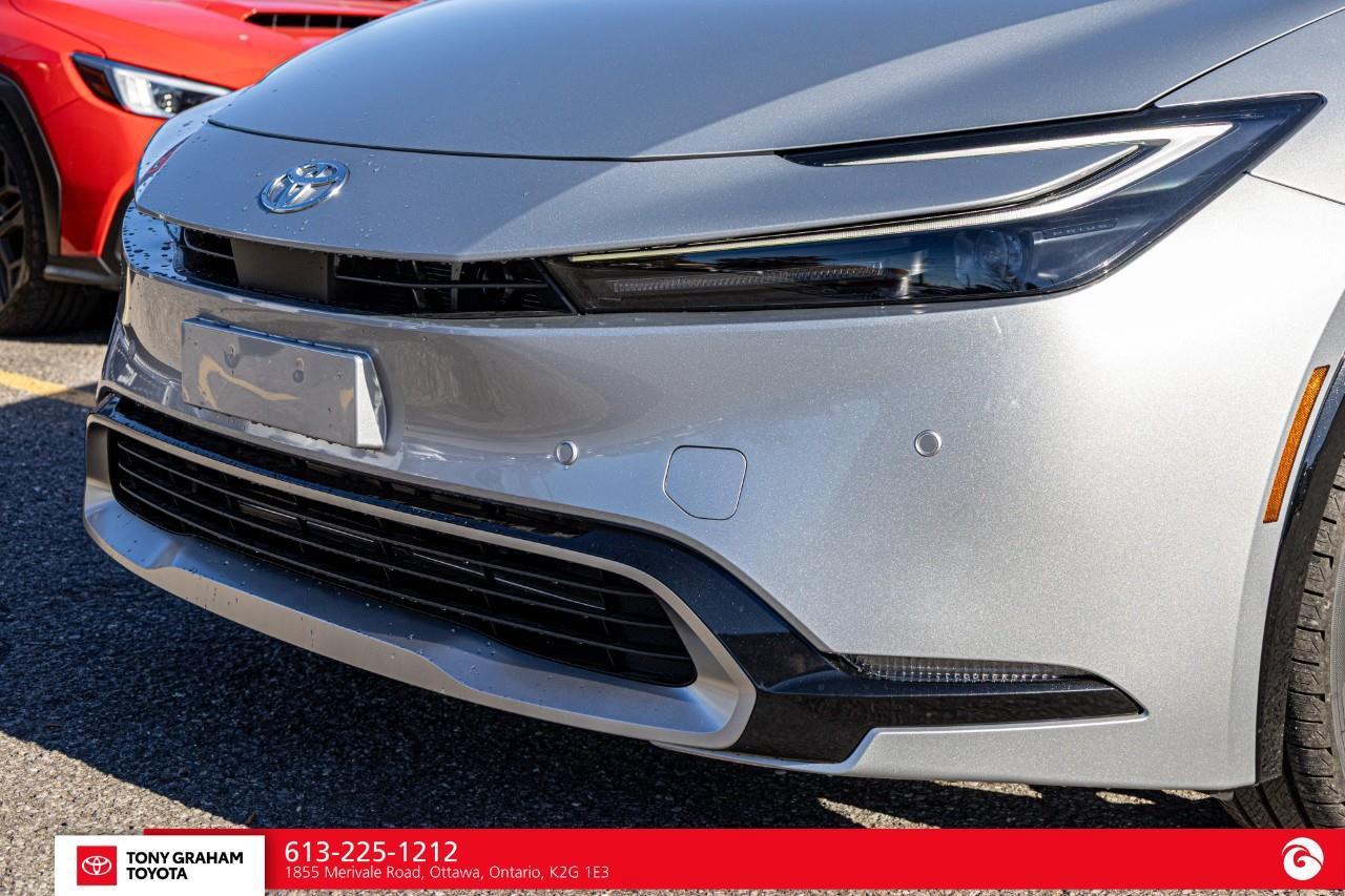 2027 Toyota Prius Plug-In Hybrid XSE Photo