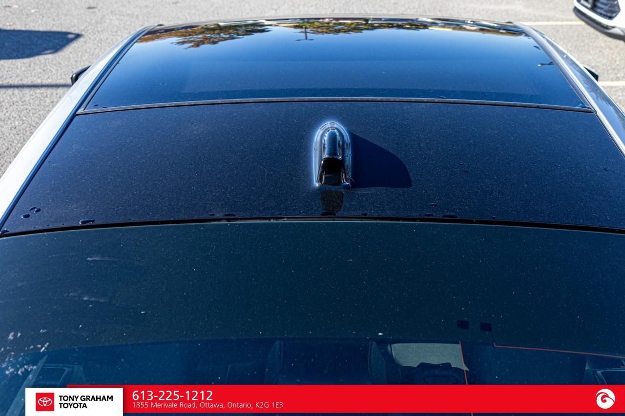 2027 Toyota Prius Plug-In Hybrid XSE Photo