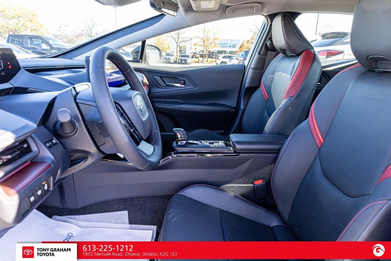 2027 Toyota Prius Plug-In Hybrid XSE Photo