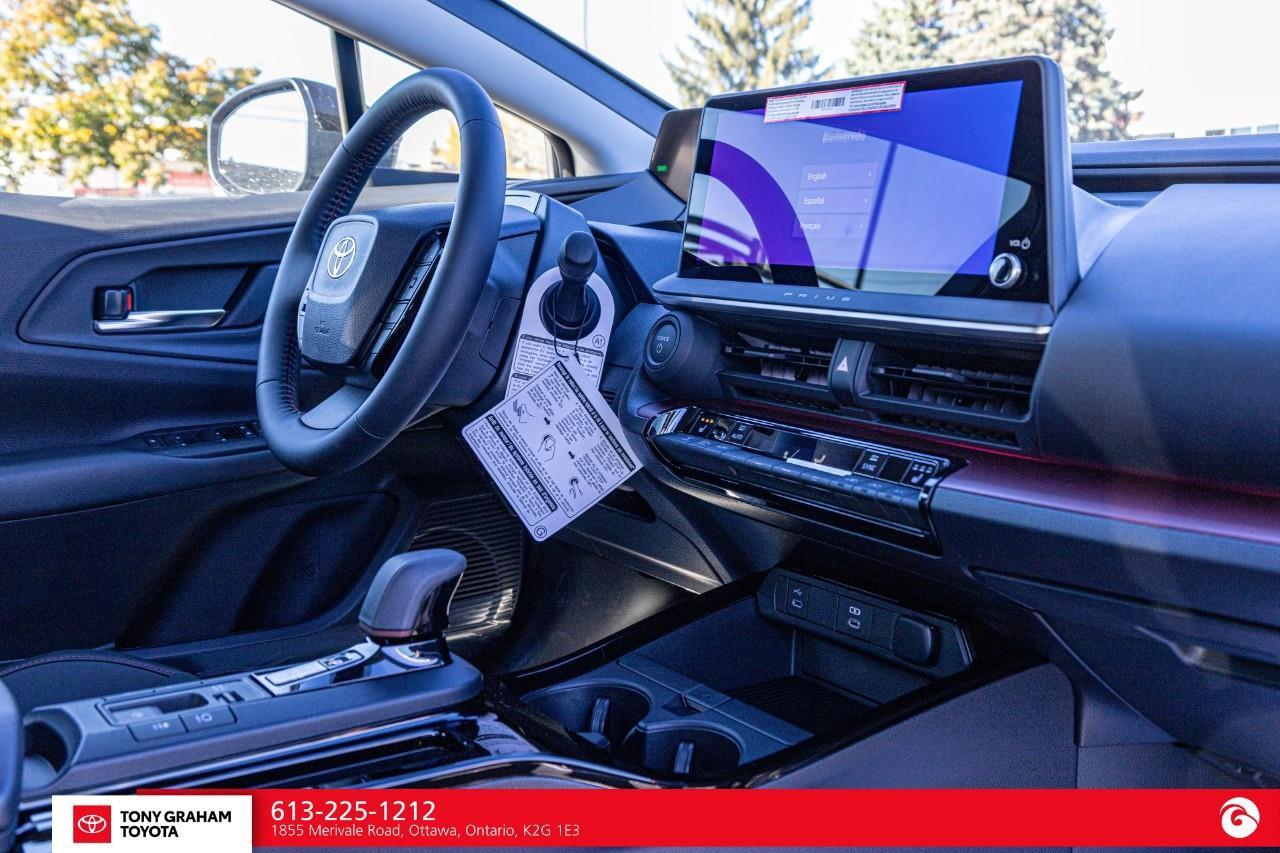 2027 Toyota Prius Plug-In Hybrid XSE Photo