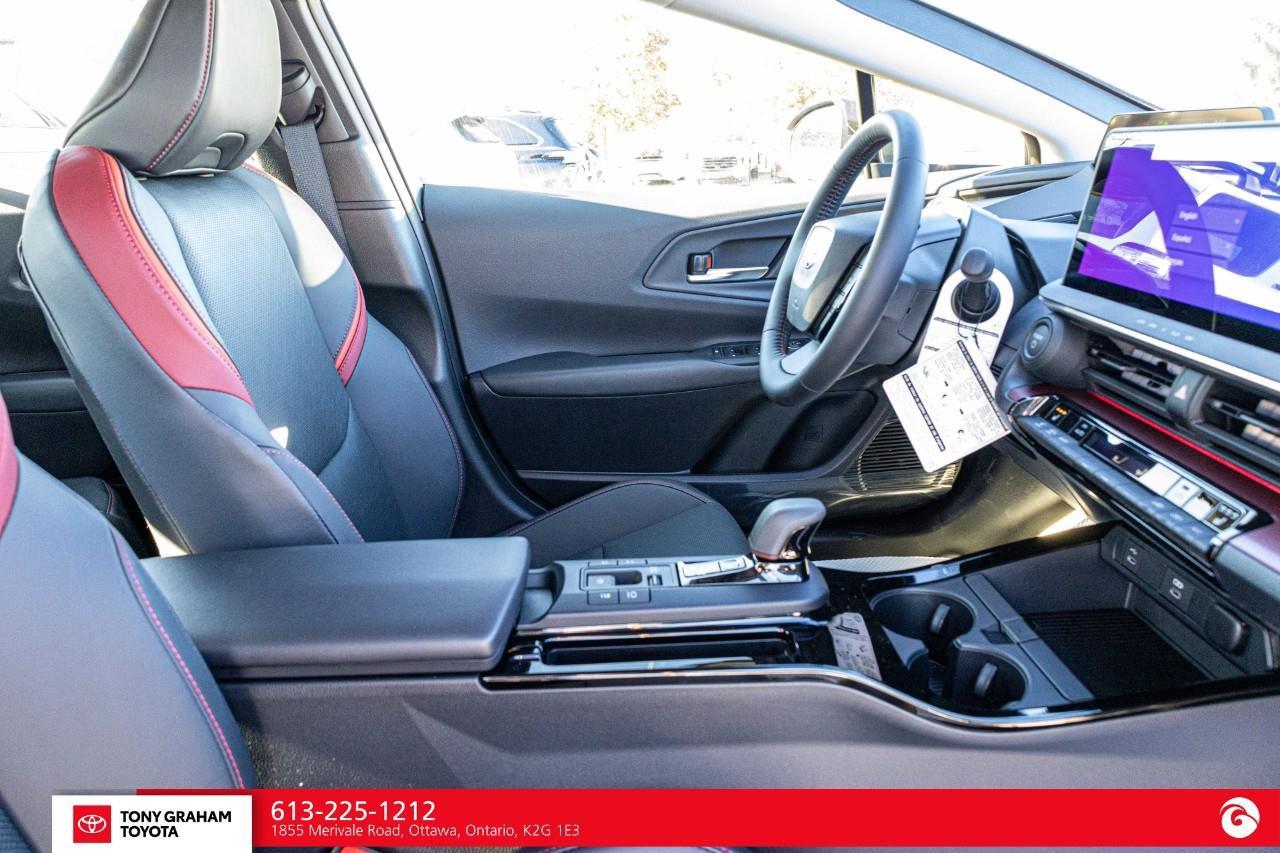 2027 Toyota Prius Plug-In Hybrid XSE Photo