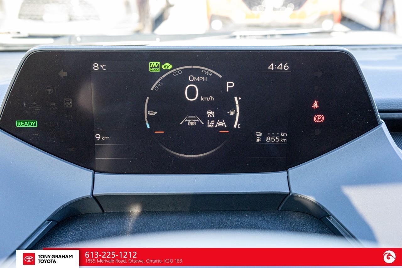 2027 Toyota Prius Plug-In Hybrid XSE Photo
