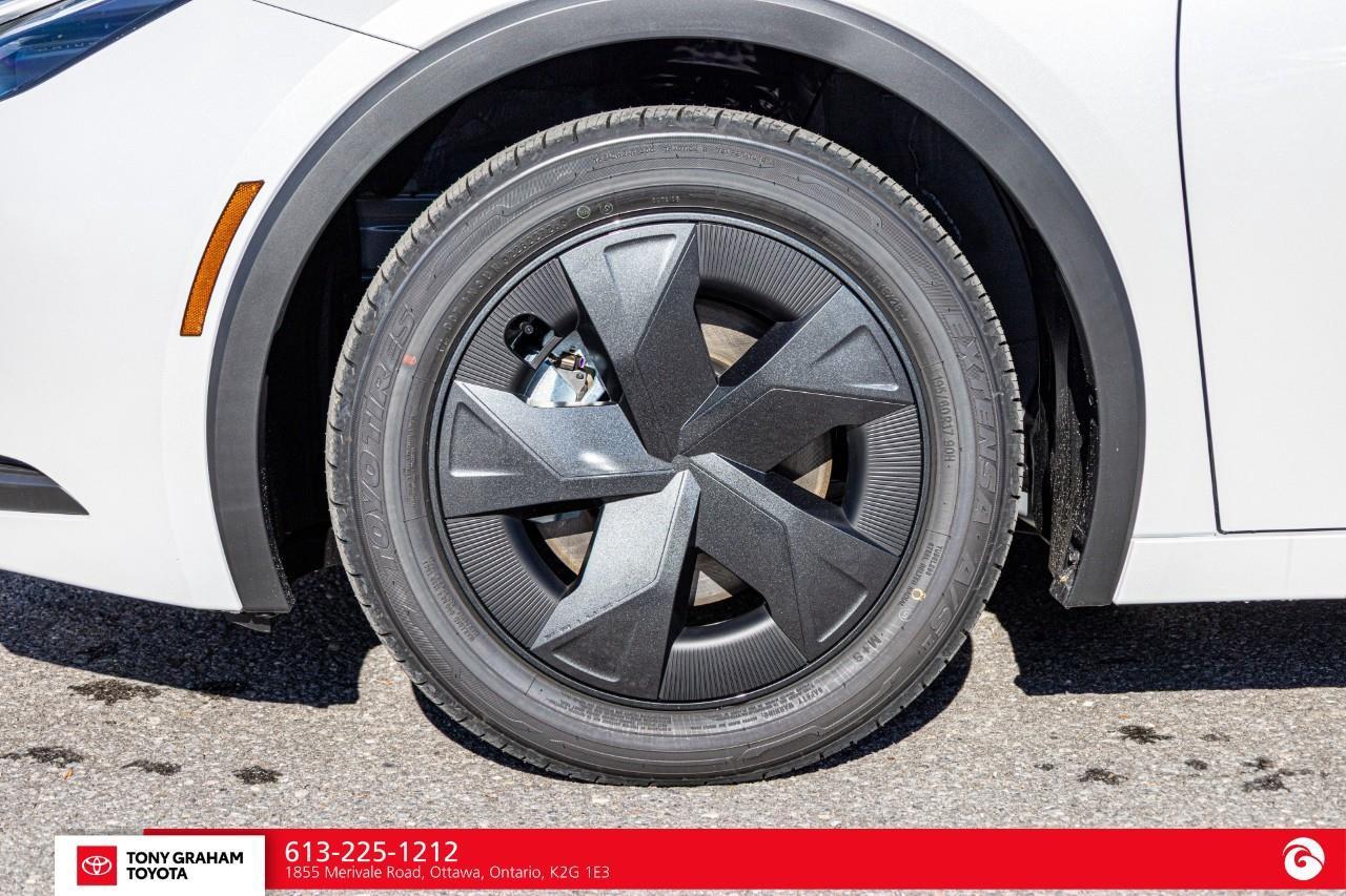 2027 Toyota Prius Plug-In Hybrid SE Photo