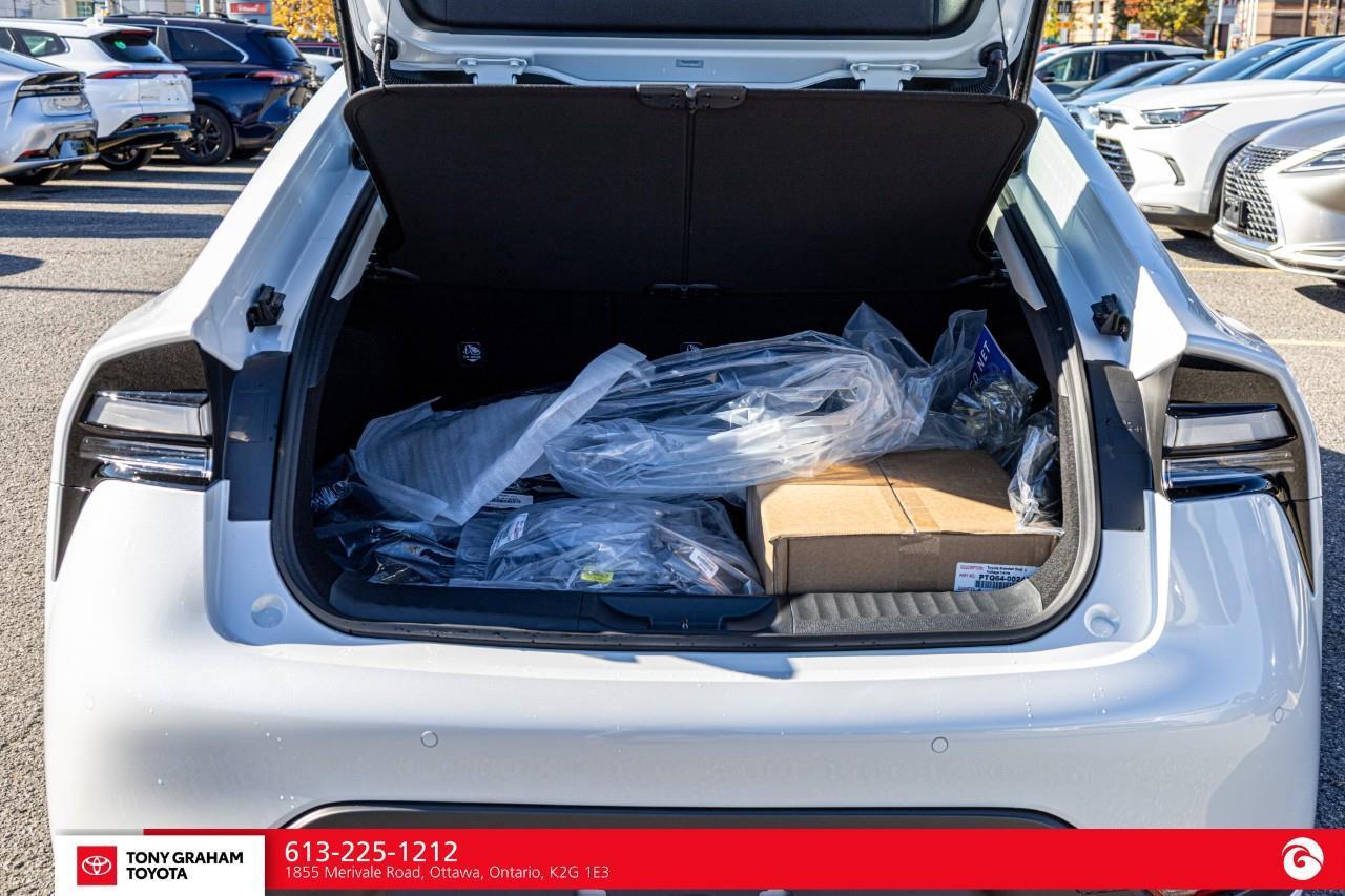 2027 Toyota Prius Plug-In Hybrid SE Photo