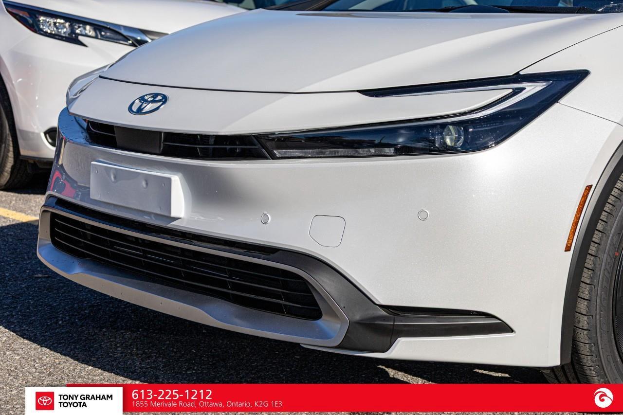 2027 Toyota Prius Plug-In Hybrid SE Photo
