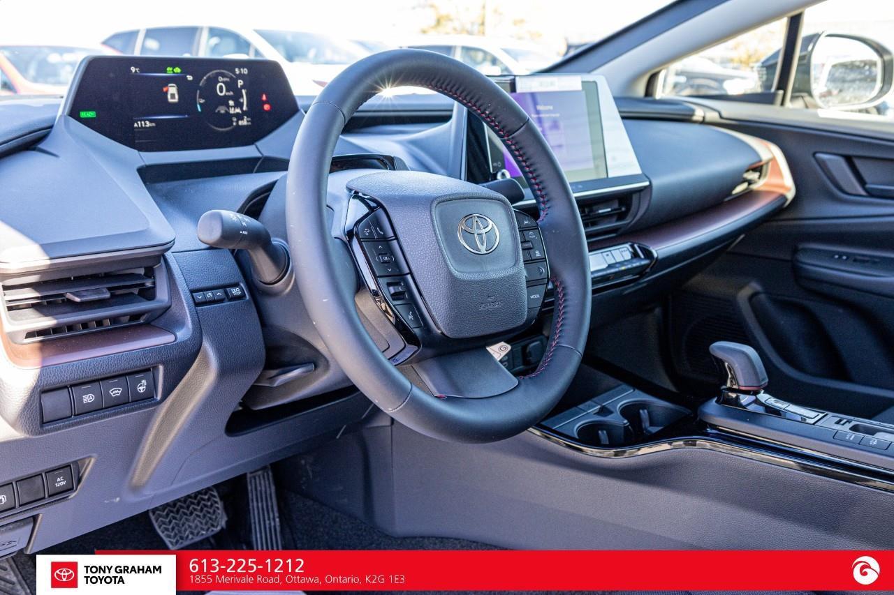 2027 Toyota Prius Plug-In Hybrid SE Photo