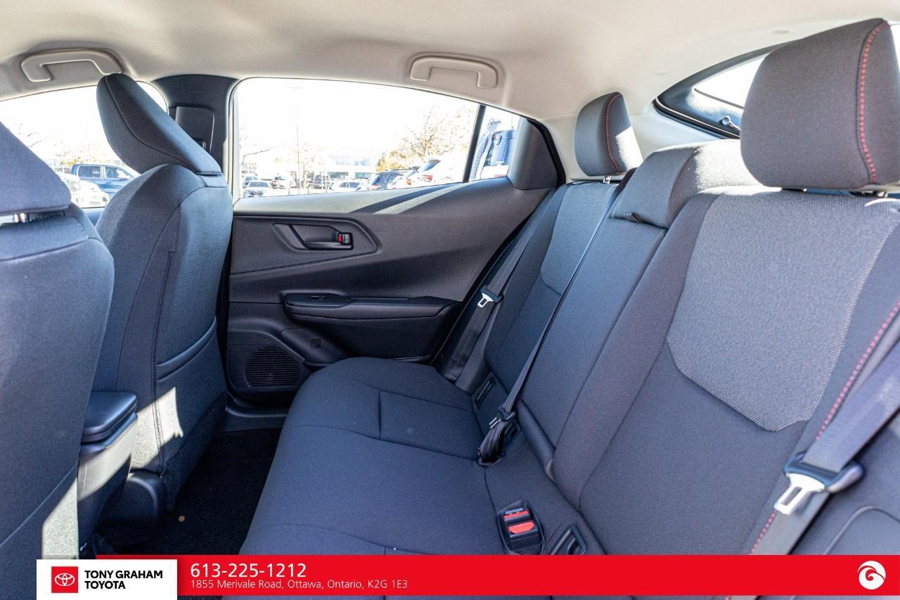 2027 Toyota Prius Plug-In Hybrid SE Photo
