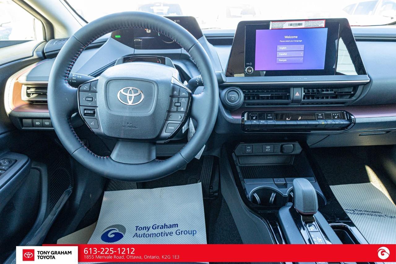 2027 Toyota Prius Plug-In Hybrid SE Photo