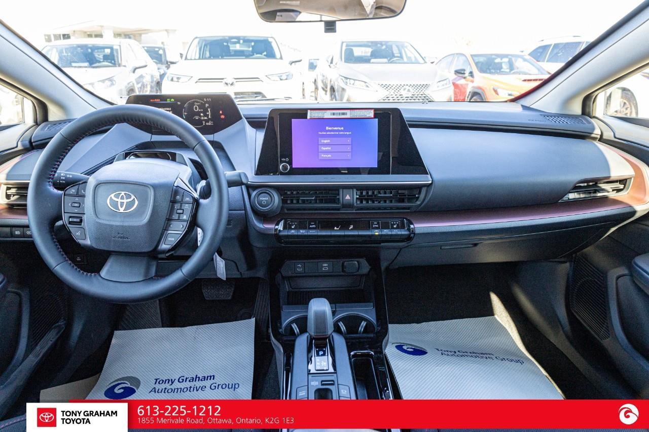2027 Toyota Prius Plug-In Hybrid SE Photo