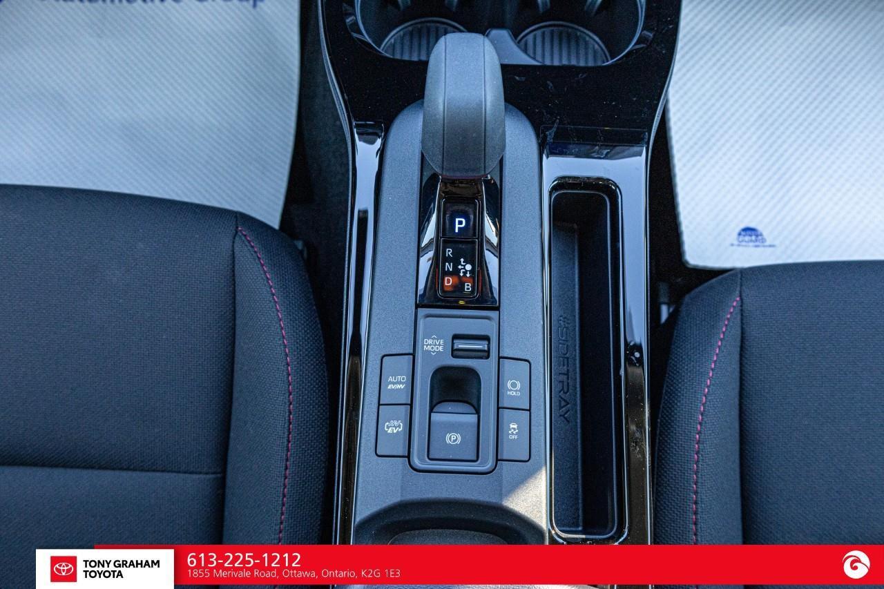 2027 Toyota Prius Plug-In Hybrid SE Photo