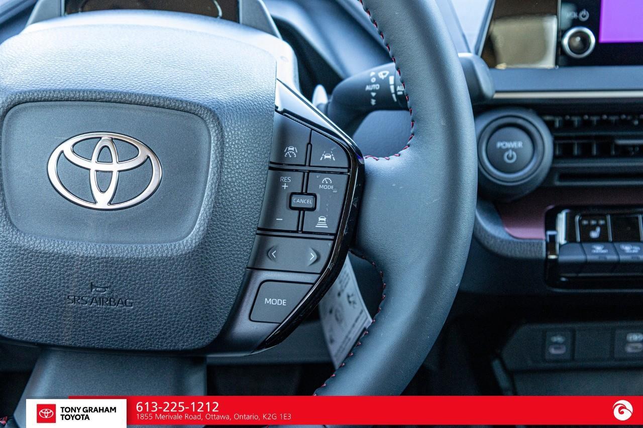 2027 Toyota Prius Plug-In Hybrid SE Photo