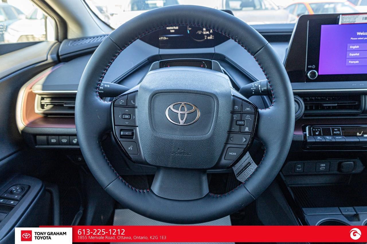 2027 Toyota Prius Plug-In Hybrid SE Photo