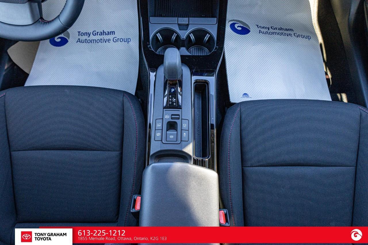 2027 Toyota Prius Plug-In Hybrid SE Photo