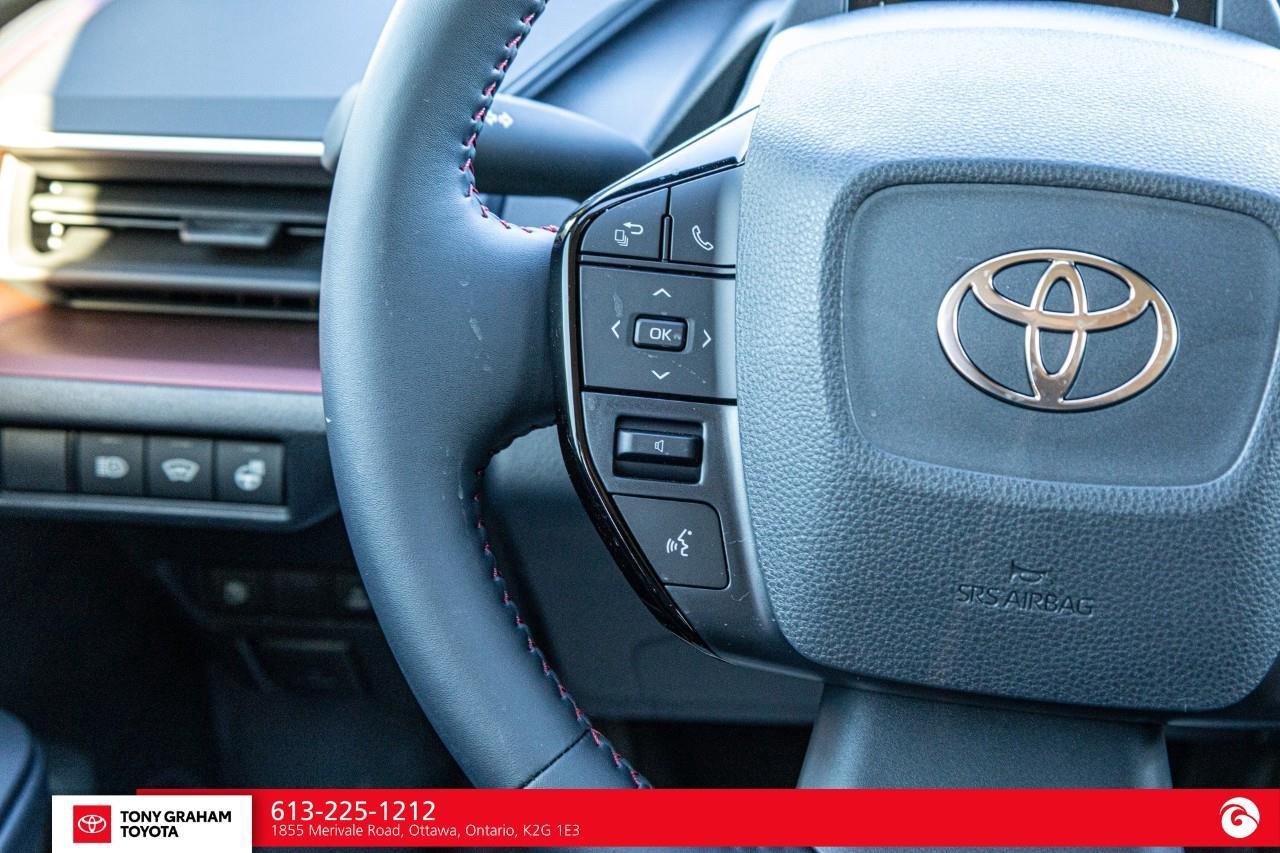 2027 Toyota Prius Plug-In Hybrid SE Photo