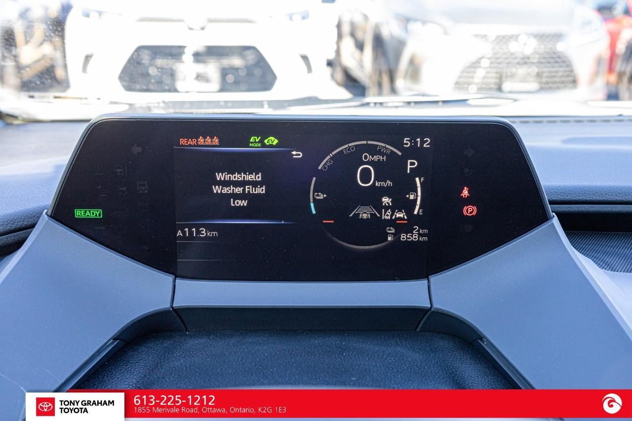 2027 Toyota Prius Plug-In Hybrid SE Photo