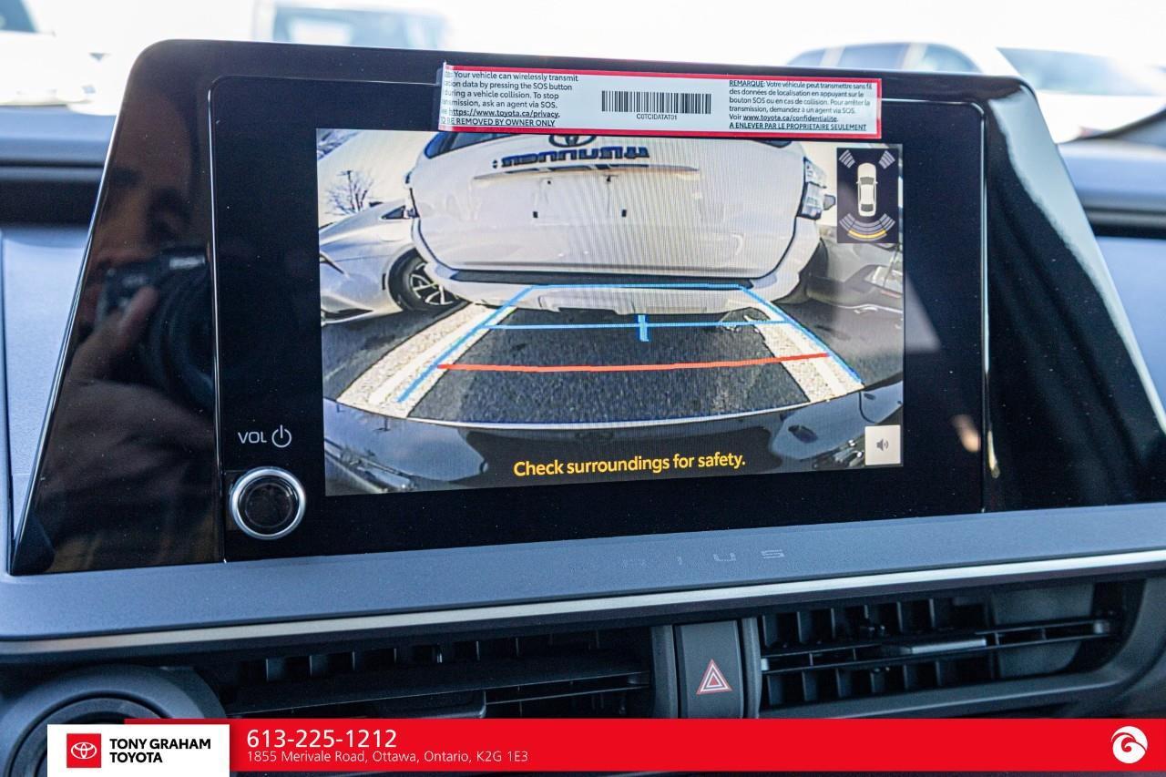 2027 Toyota Prius Plug-In Hybrid SE Photo