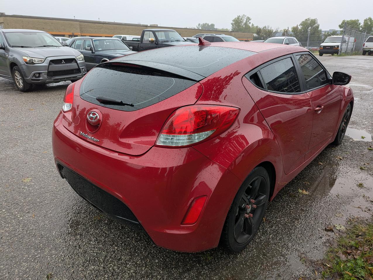 2012 Hyundai Veloster "Gas MISER" certified + FREE oil change Photo1