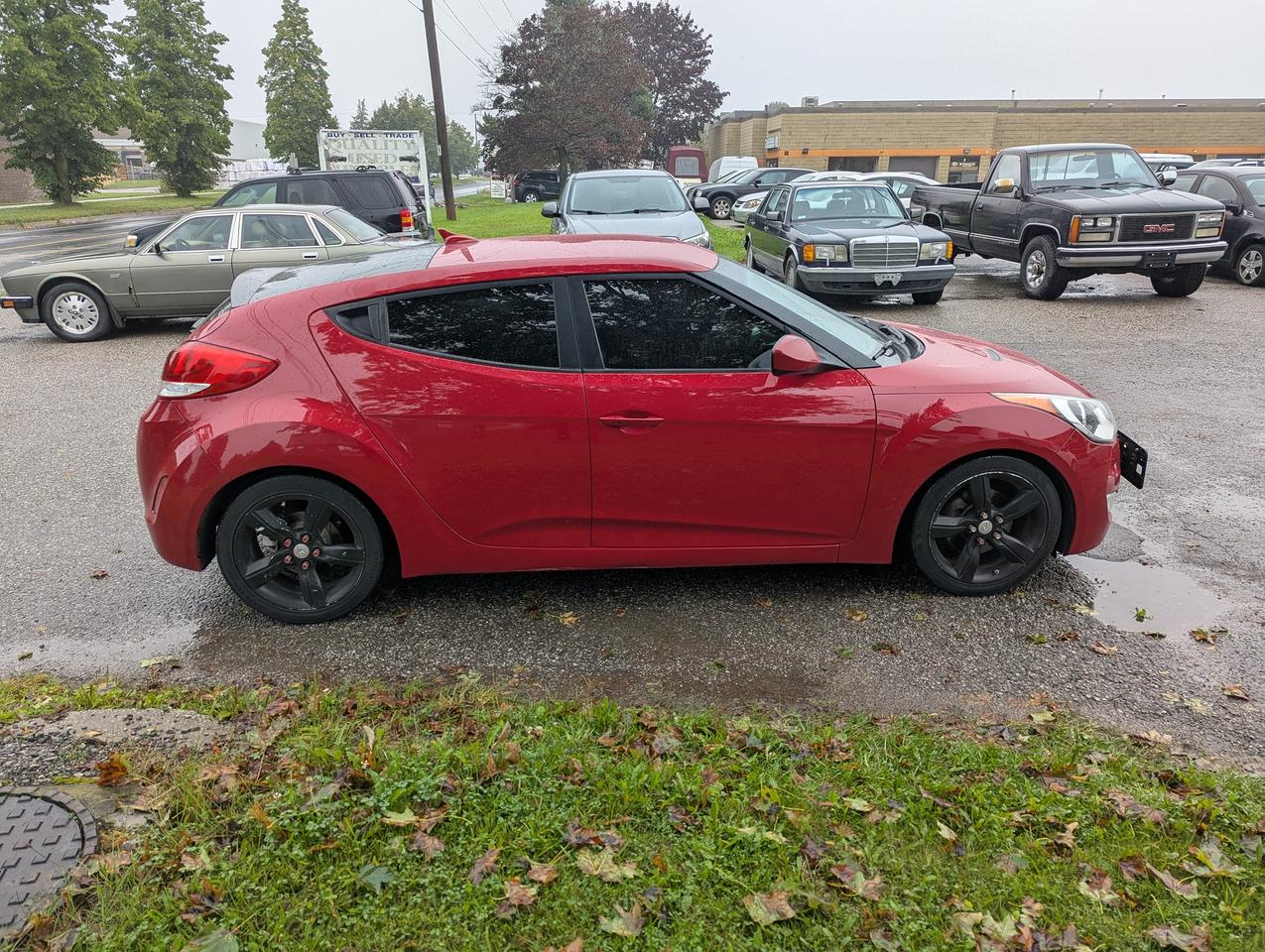 2012 Hyundai Veloster "Gas MISER" certified + FREE oil change Photo