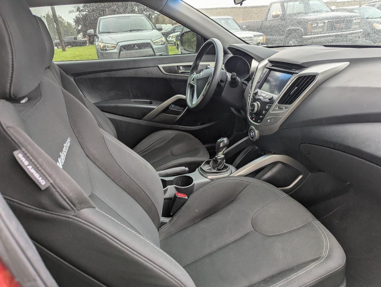 2012 Hyundai Veloster "Gas MISER" certified + FREE oil change Photo4