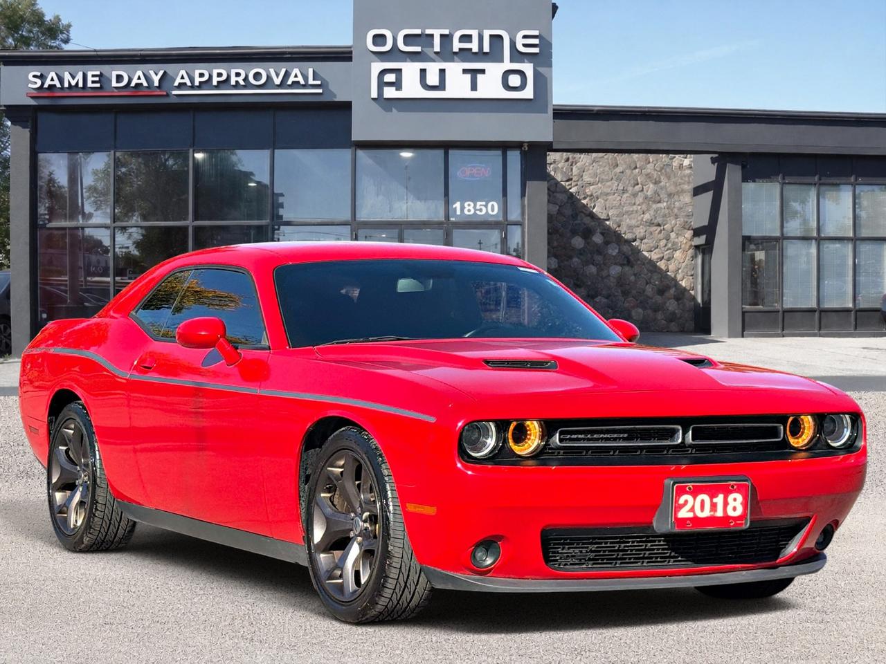 2018 Dodge Challenger SXT Plus Photo2
