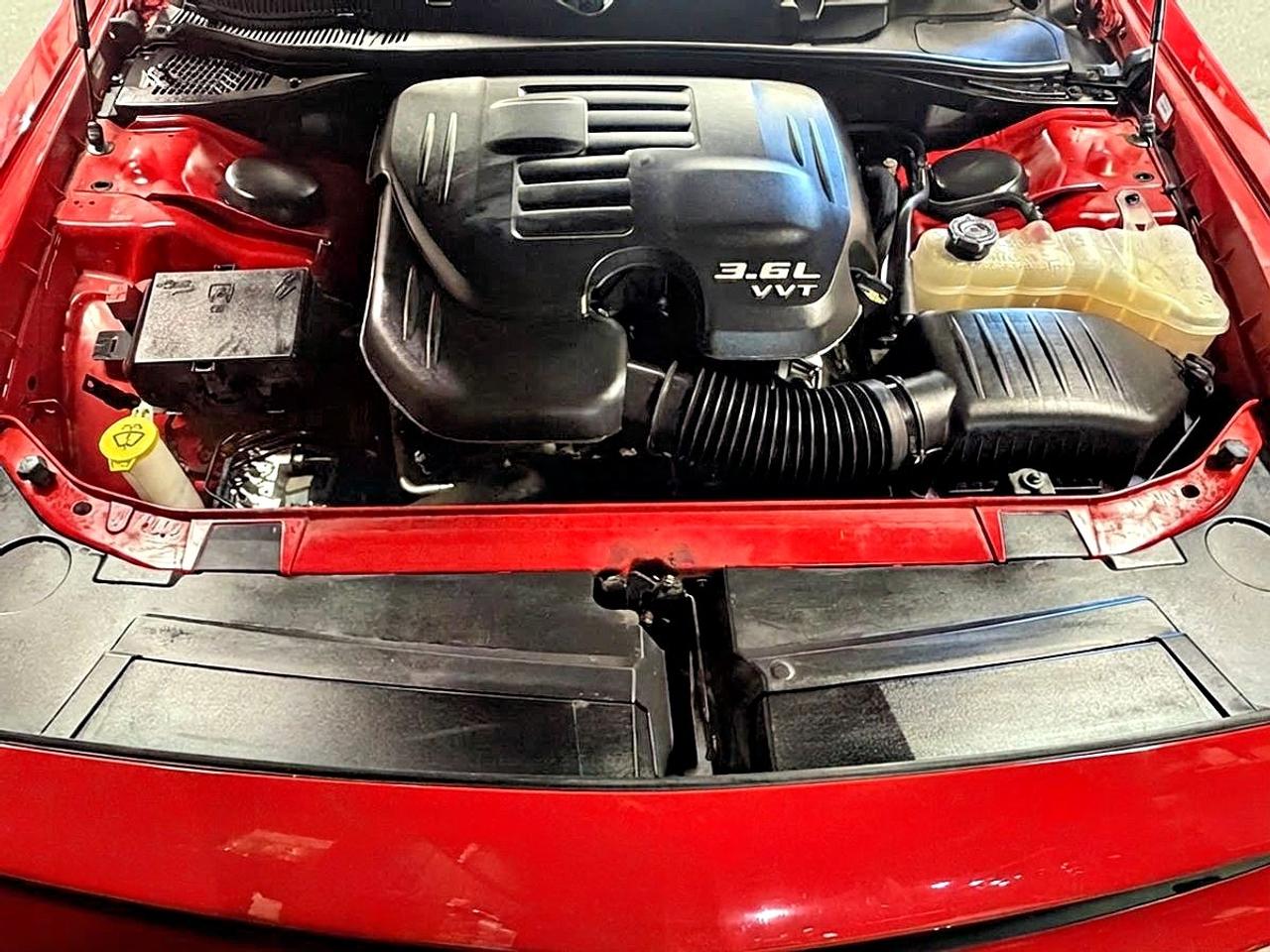 2018 Dodge Challenger SXT Plus Photo