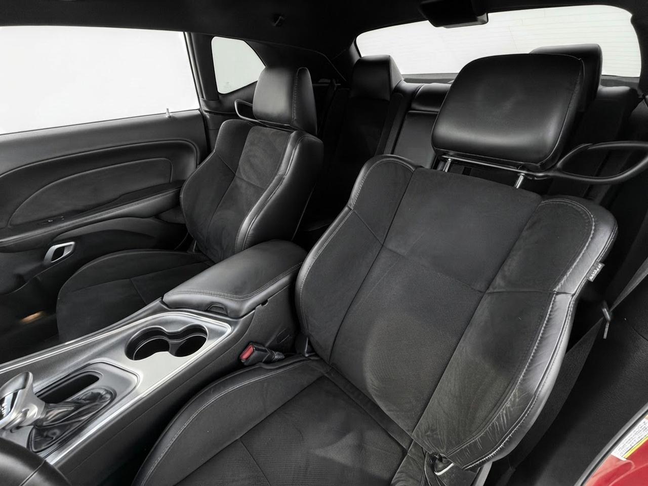 2018 Dodge Challenger SXT Plus Photo