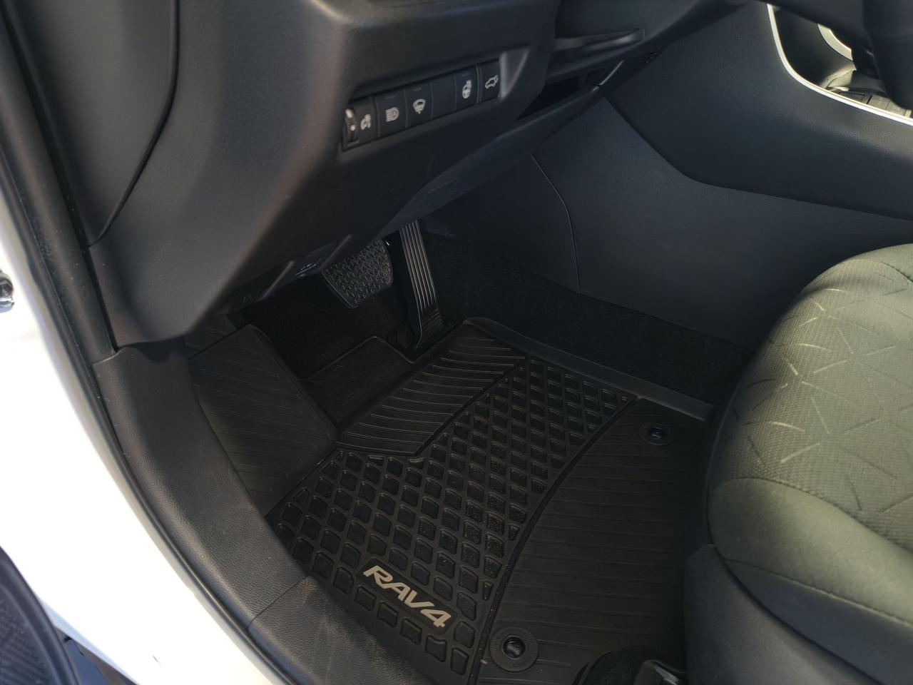 2022 Toyota RAV4 XLE Photo0