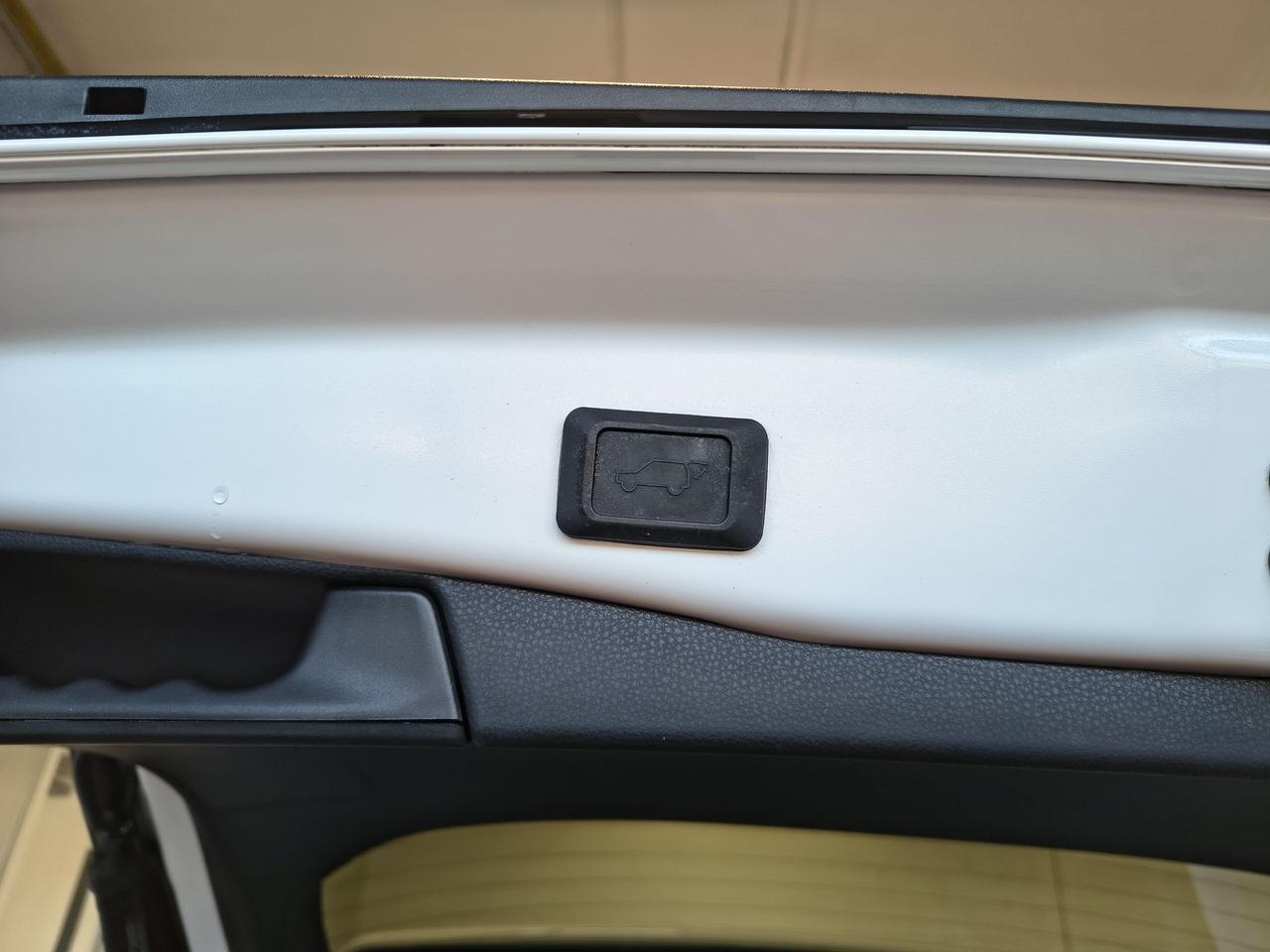 2022 Toyota RAV4 XLE Photo0