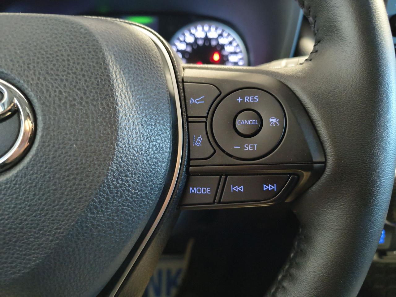 2022 Toyota RAV4 XLE Photo0
