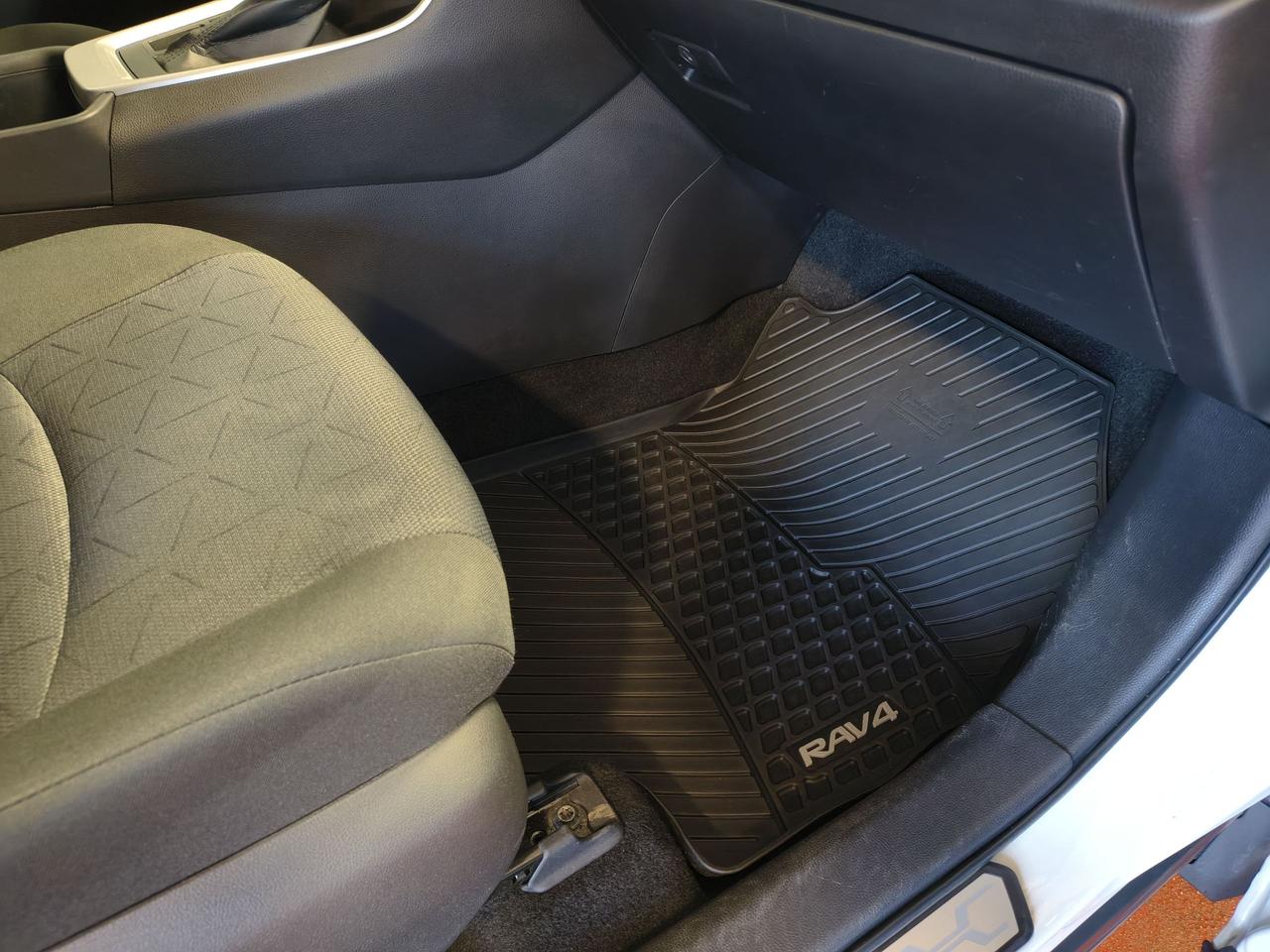 2022 Toyota RAV4 XLE Photo0