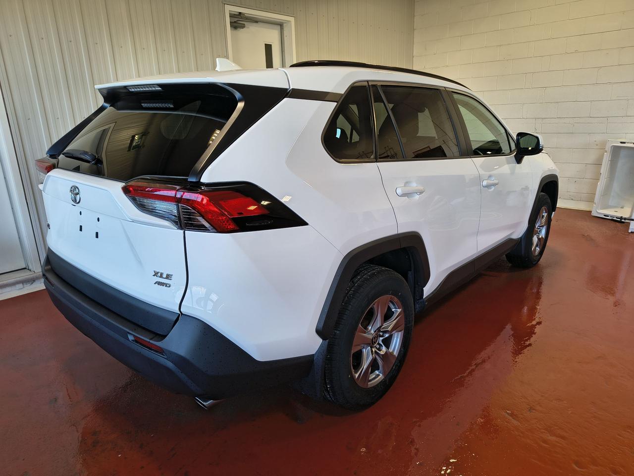 2022 Toyota RAV4 XLE Photo