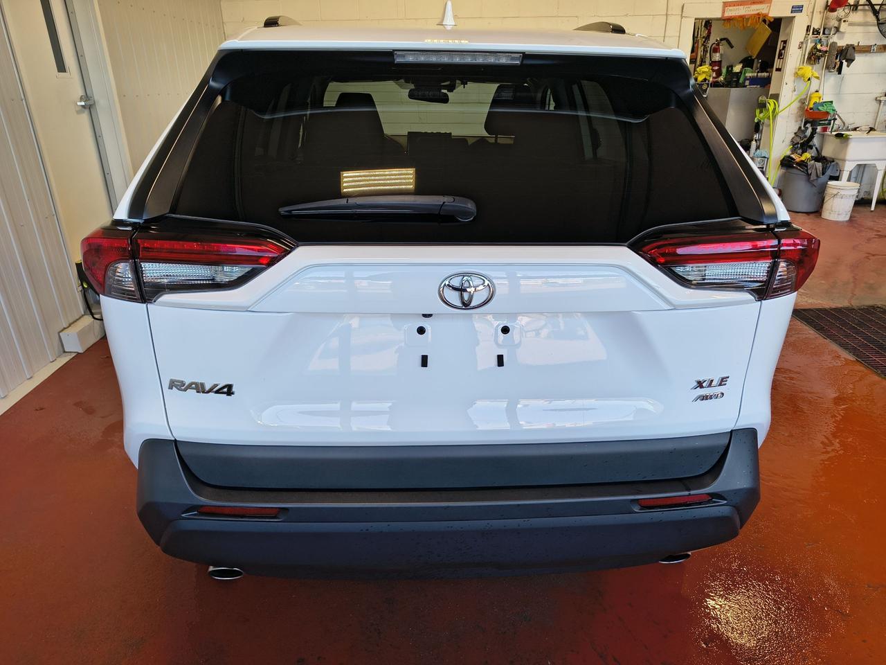 2022 Toyota RAV4 XLE Photo