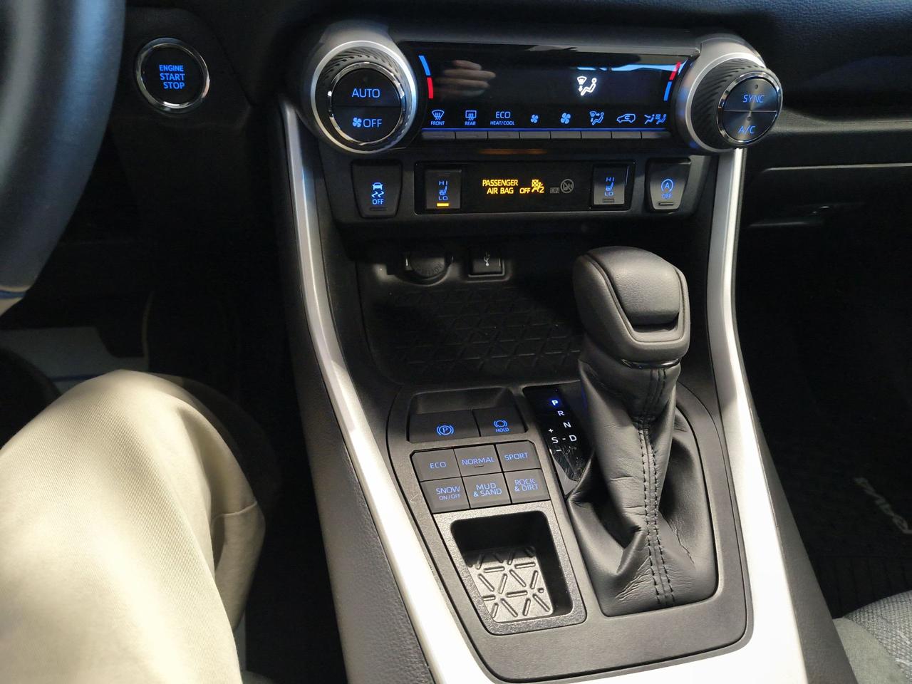 2022 Toyota RAV4 XLE Photo