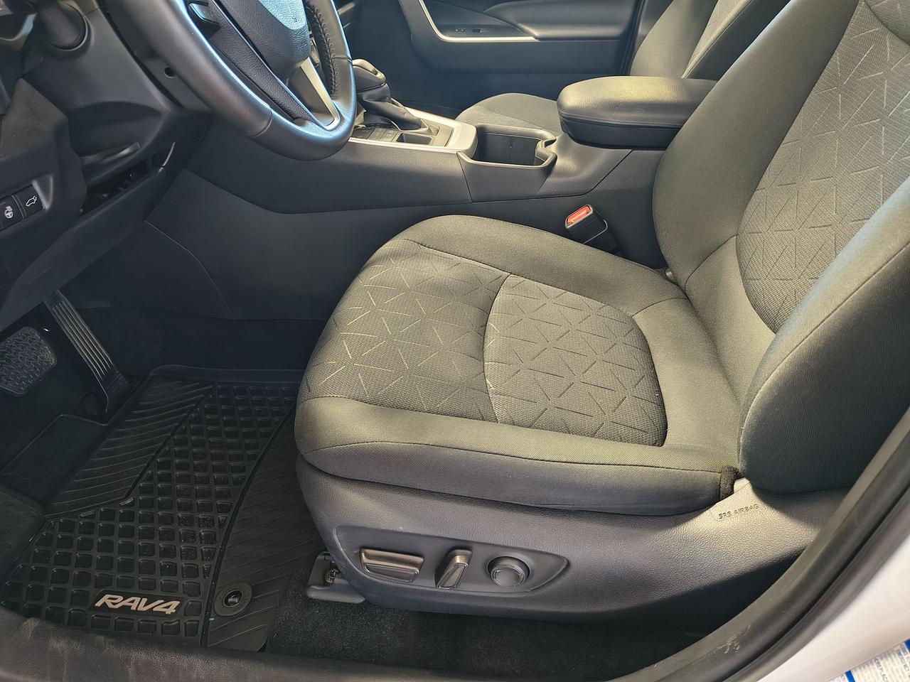 2022 Toyota RAV4 XLE Photo