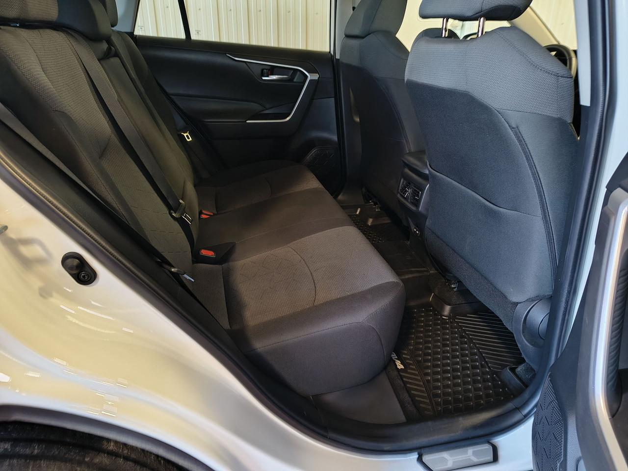 2022 Toyota RAV4 XLE Photo0