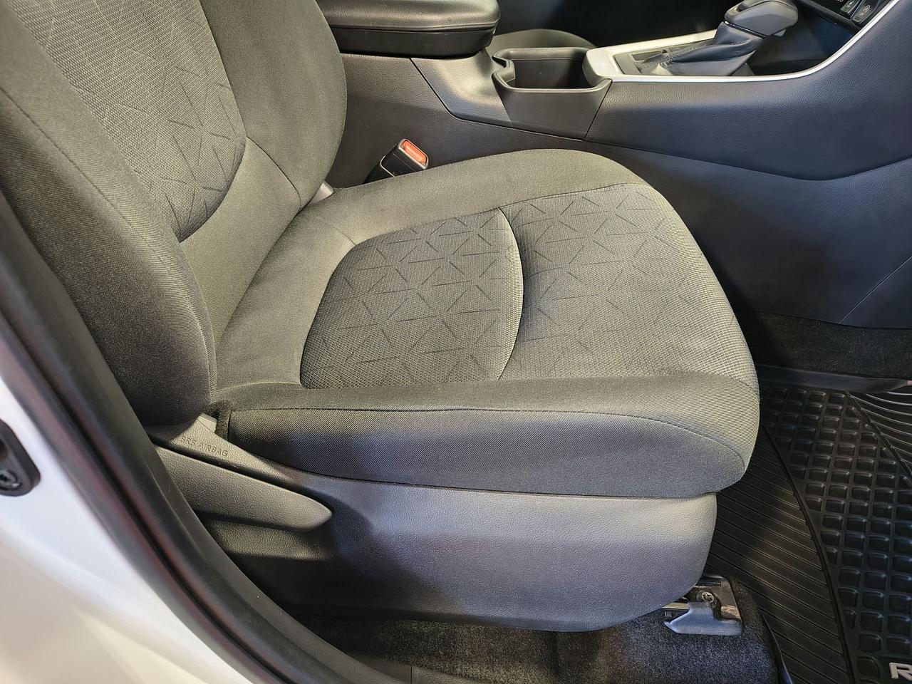 2022 Toyota RAV4 XLE Photo