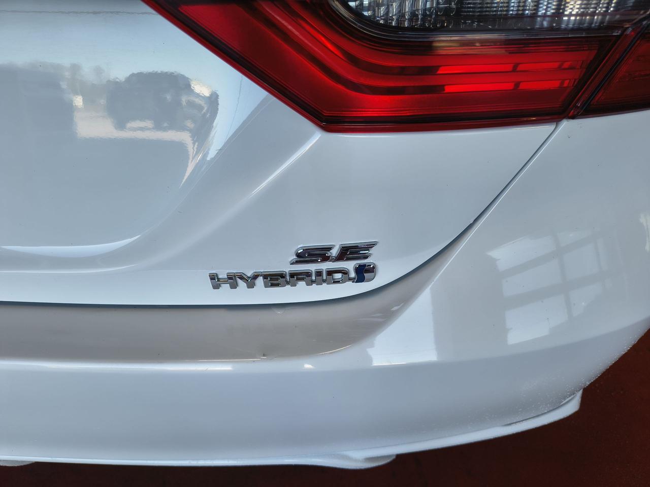 2023 Toyota Camry HYBRID SE Photo0
