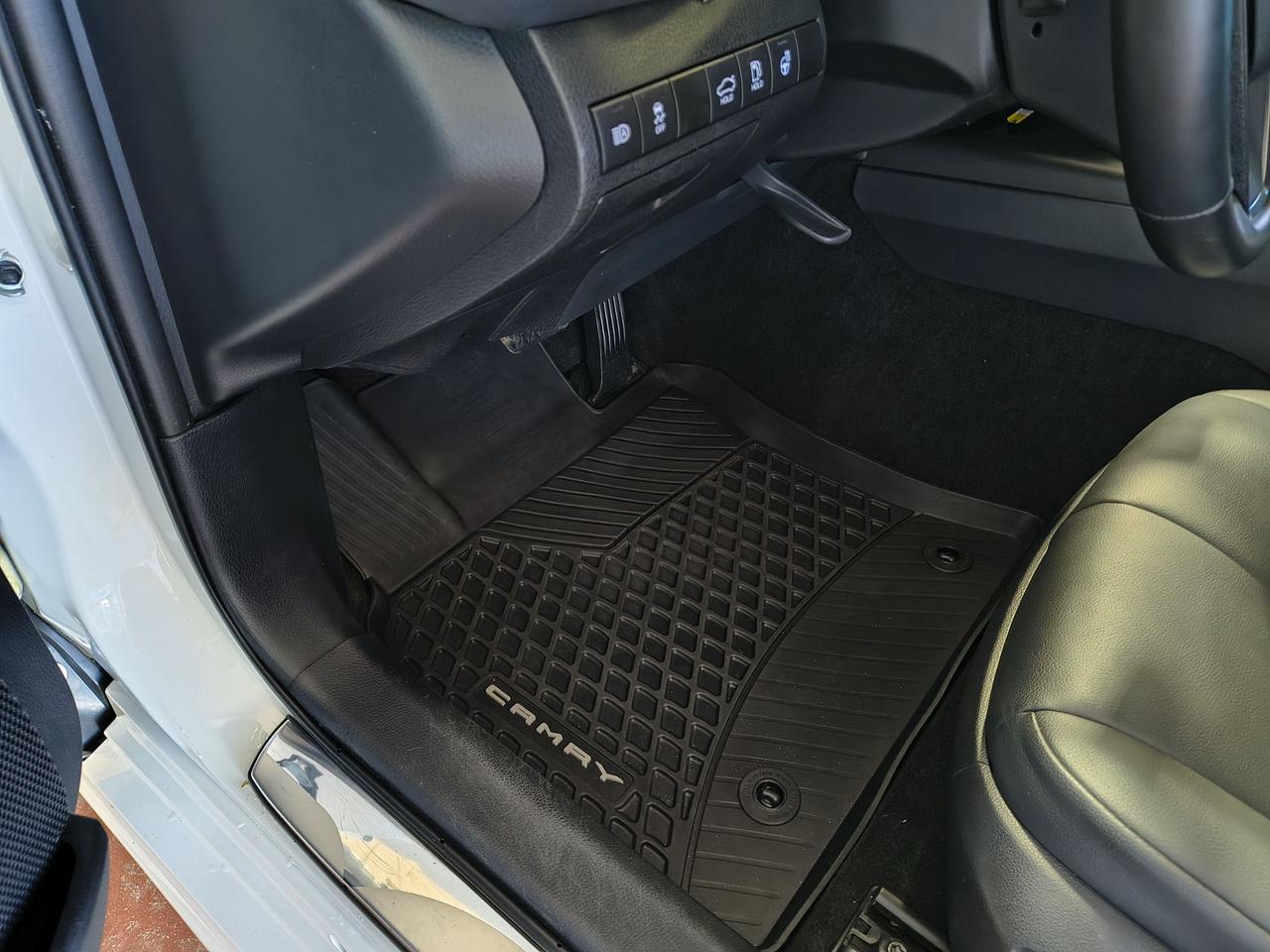 2023 Toyota Camry HYBRID SE Photo0