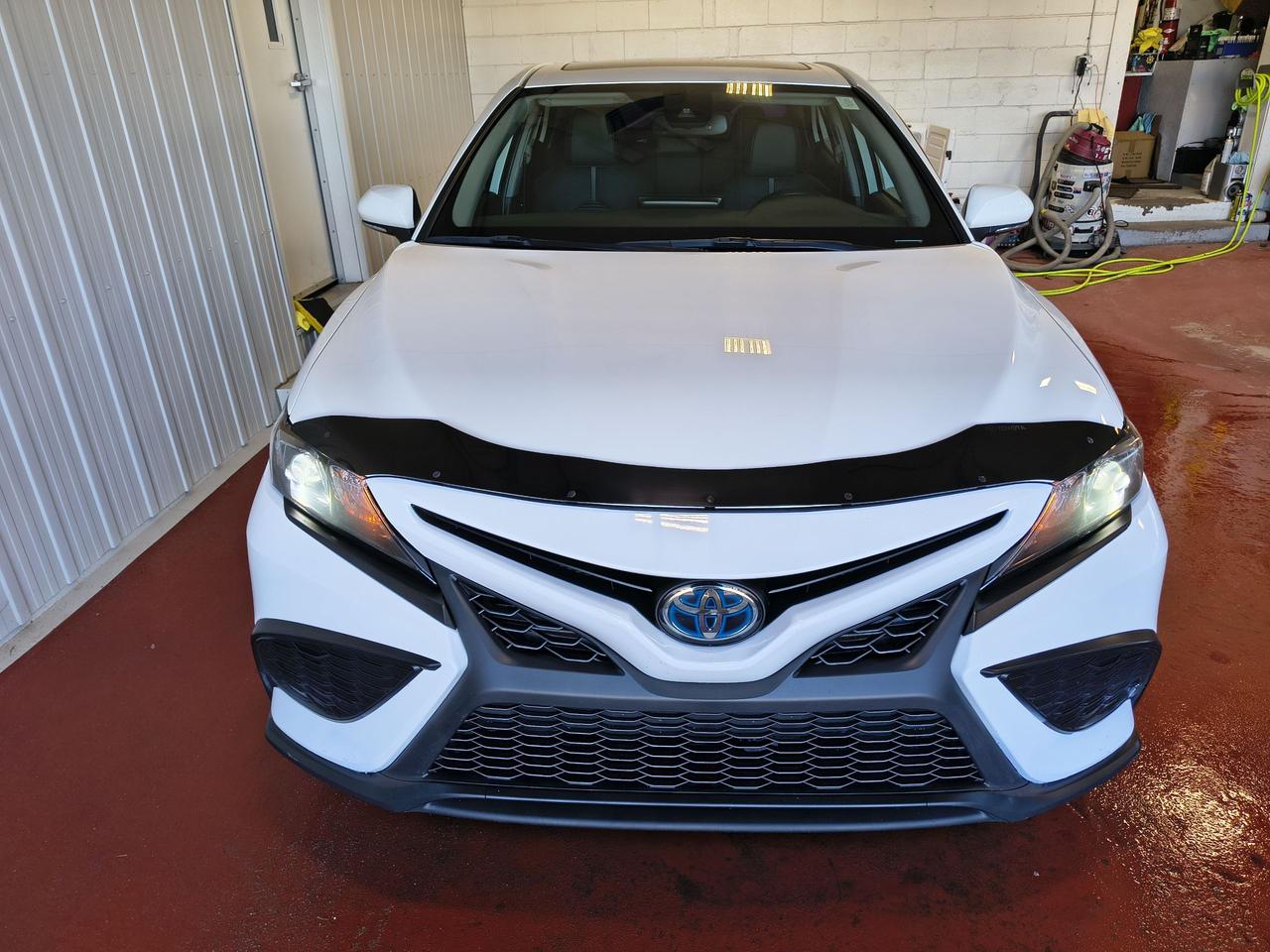 2023 Toyota Camry HYBRID SE Photo